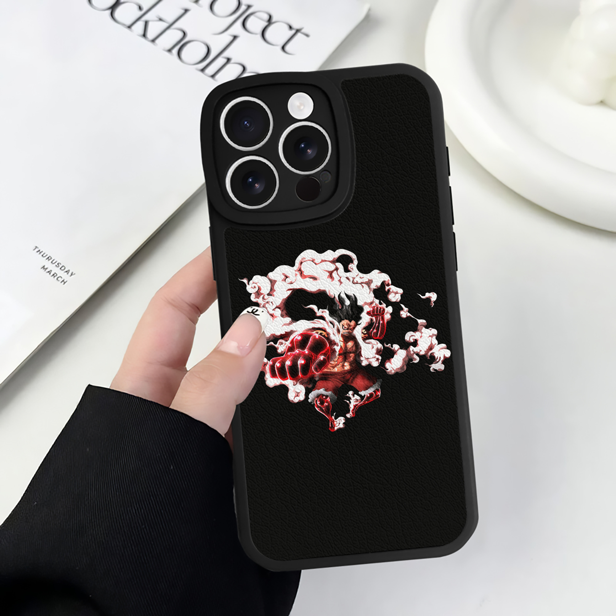 （画像用） ワンピース モンキー・D・ルフィ ONE PIECE Monkey D. Luffy 【iPhone 16シリーズ対応】シリコンスマホケース（レザー調） 材質：シリコン
